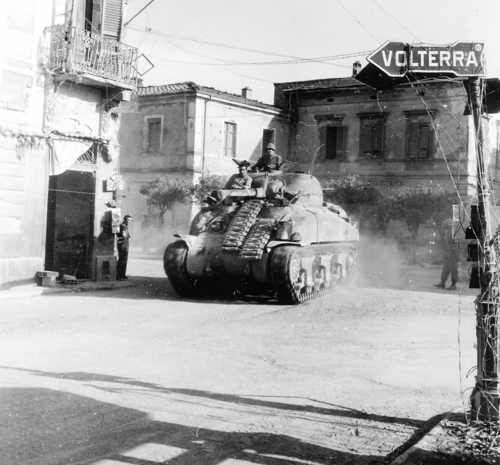 1st_Armored_Division_M4_Sherman_Ponsacco_Italy_Gothic_Line_1944