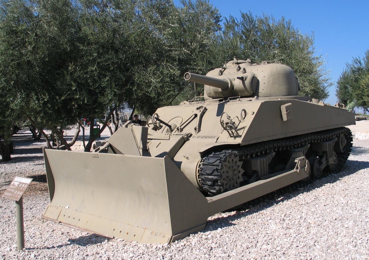 M4A3-Sherman-105mm-Dozer-latrun-1