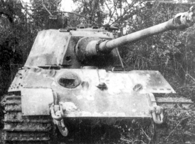 Tiger_II_punctured_in_front_turret