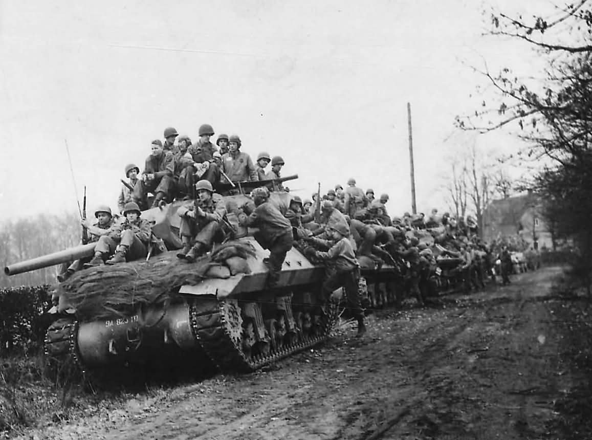 30th_Infantry_Division_And_823rd_Tank_Destroyer_Battalion_M10_Germany_1945