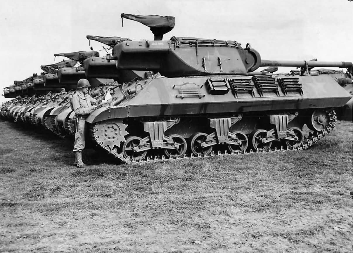 Line_of_M36_Tank_Destroyers_at_Repair_Depot_in_France_1944