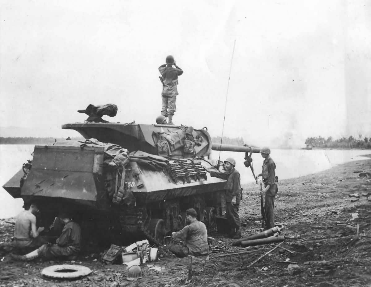 M10_Wolverine_Tank_Destroyer_77th_Infantry_Division_632_Bn_Ormoc_Leyte_Philippines_December_1944