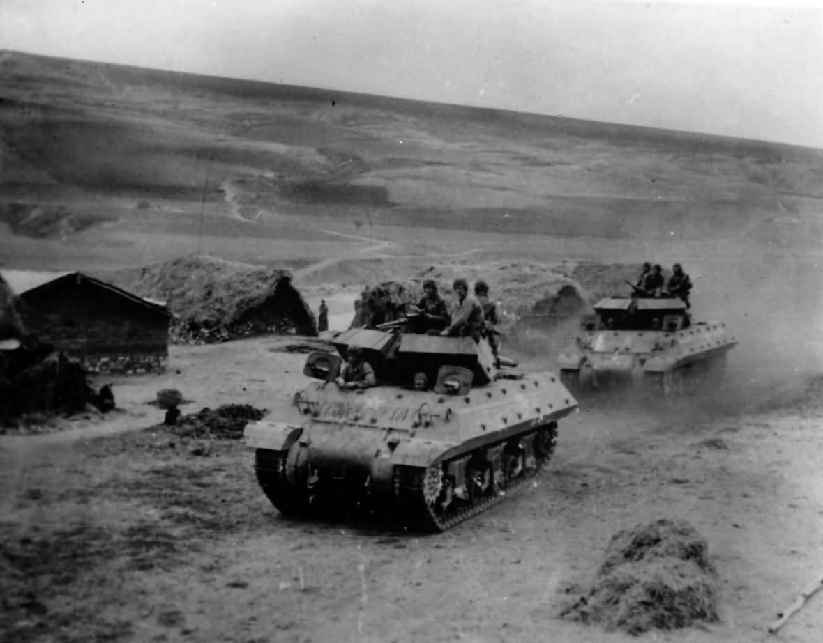 M10_Wolverine_Tank_Destroyers_Head_For_Front_In_Tunisia_1943