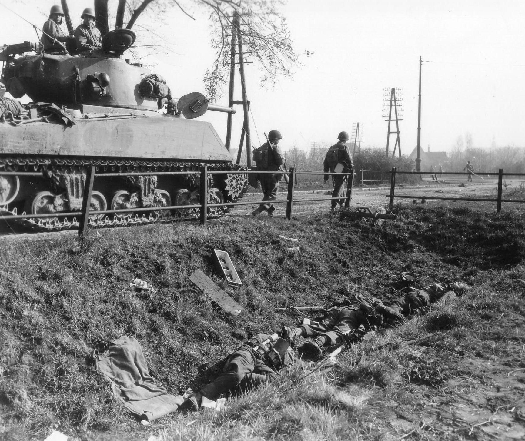 M4A3_Sherman_Panzerschreck_1945